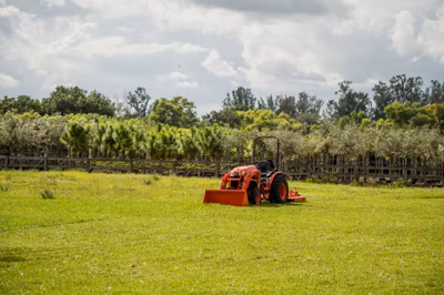 2025 Kubota LX2610HSDC 2