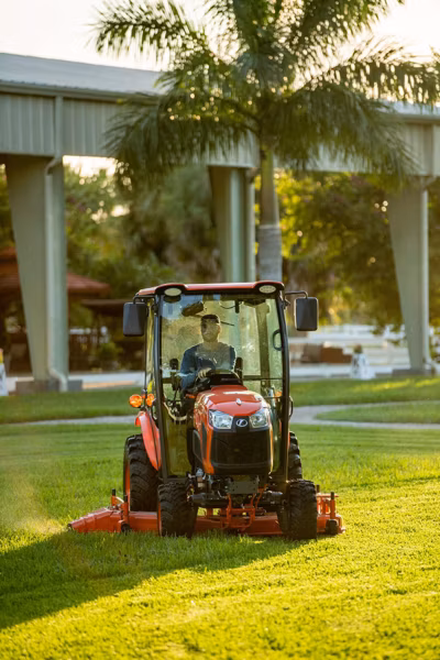 2025 Kubota LX2610HSDC 6