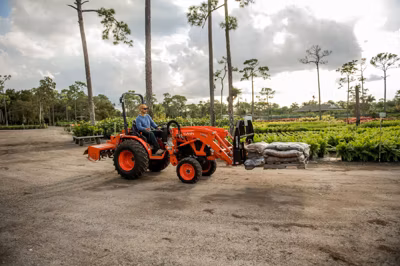 2025 Kubota LX2610HSDC 7