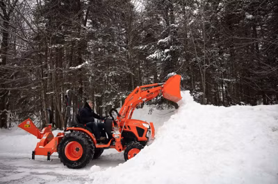 2025 Kubota LX2610HSDC 10