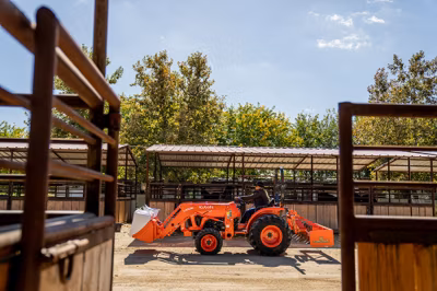 2025 Kubota L3302 14