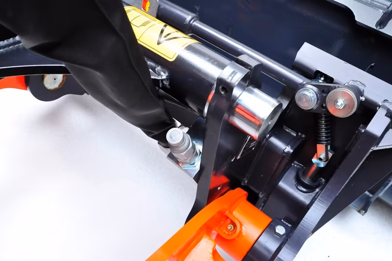 2025 Kubota R640 - Image 7