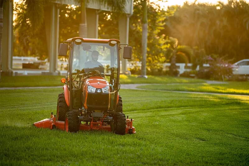 2025 Kubota LX2610HSD - Image 8