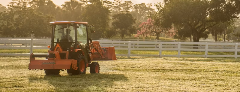 2025 Kubota LX3310HSDC - Image 4
